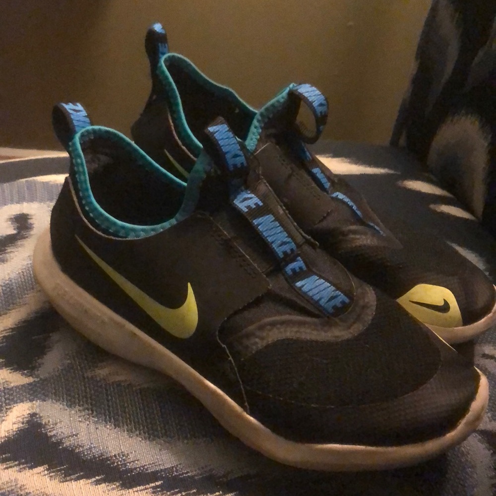 Kids flex runner sneaker